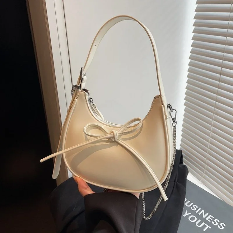 

High-End Women's Crossbody-Bag Crafted From Fine Leather Boasting Famous Designer Inspired And Paris Vintage Look ​