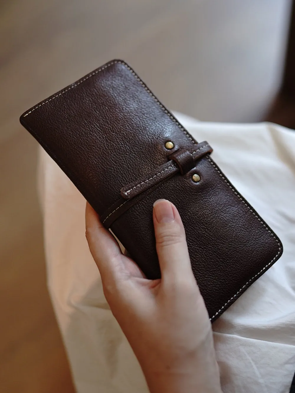 Genuine leather long wallet, soft vintage design, large capacity with multiple card slots, practical leather clutch, ideal gift