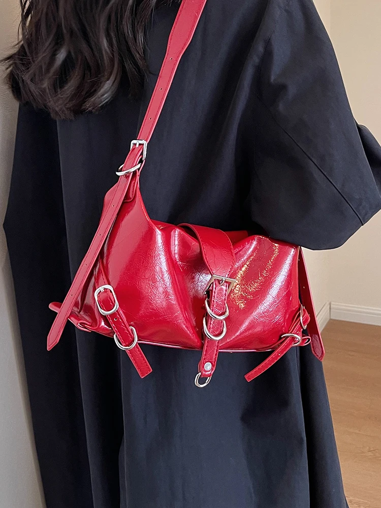 

Women New Textured Shoulder Bags Retro Casual Versatile Commuter Underarm Bag Fashionable Ladies Solid Simple Wine Red Handbag