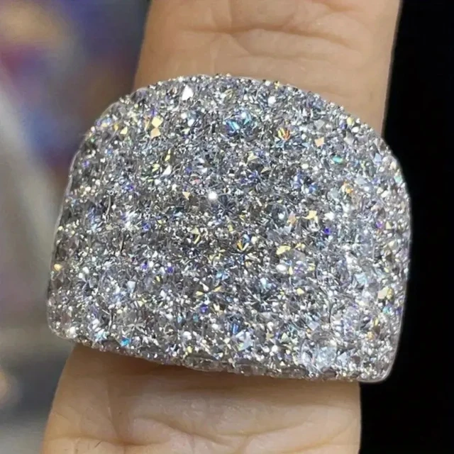 Huitan Bling Bling Crystal Cubic Zirconia Rings Wspaniałe akcesoria ślubne dla kobiet Luksusowa biżuteria damska w kolorze srebrnym