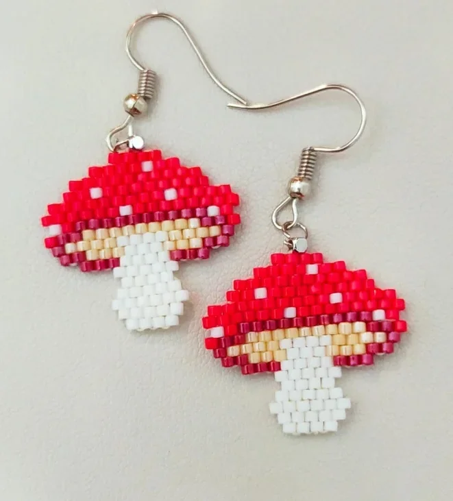 ZGMXR Reisperlenohrringe Pilze Originalität Handstricken Design Legierung Böhmen Mode Einfache weibliche Perlenohrringe