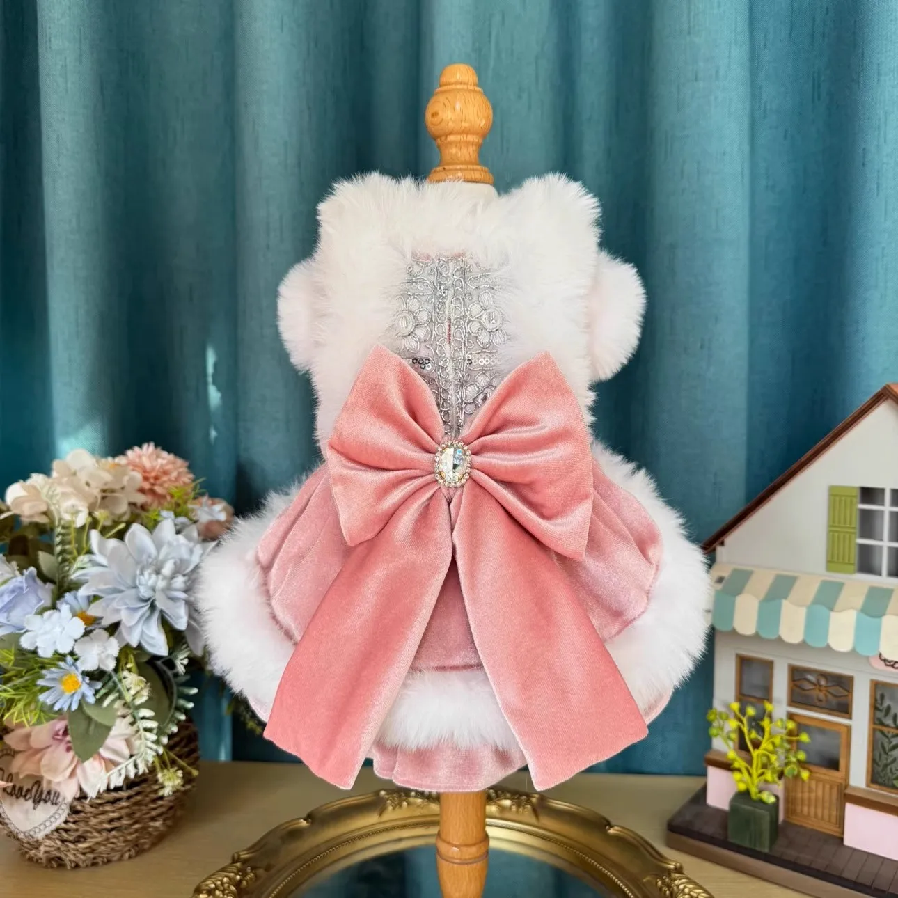 Winter New Puppy Dog Cats Clothing Fashion Pink Plush Velvet Bow Princess Dresses For Small Medium Dog Chihuahua Pet Dog Clothes