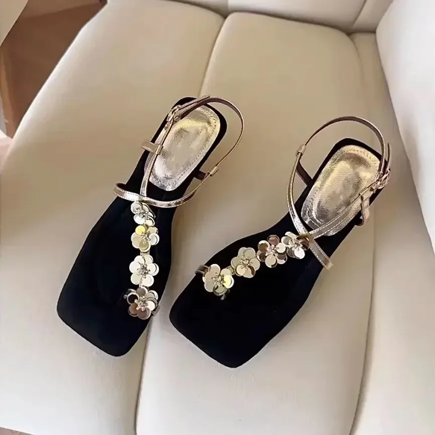 المرأة الصيف في الهواء الطلق ارتداء الأزهار غطاء إصبع القدم الصنادل حزام النعال المطاط وحيد مادة الألياف الدقيقة أحذية نمط غير رسمي