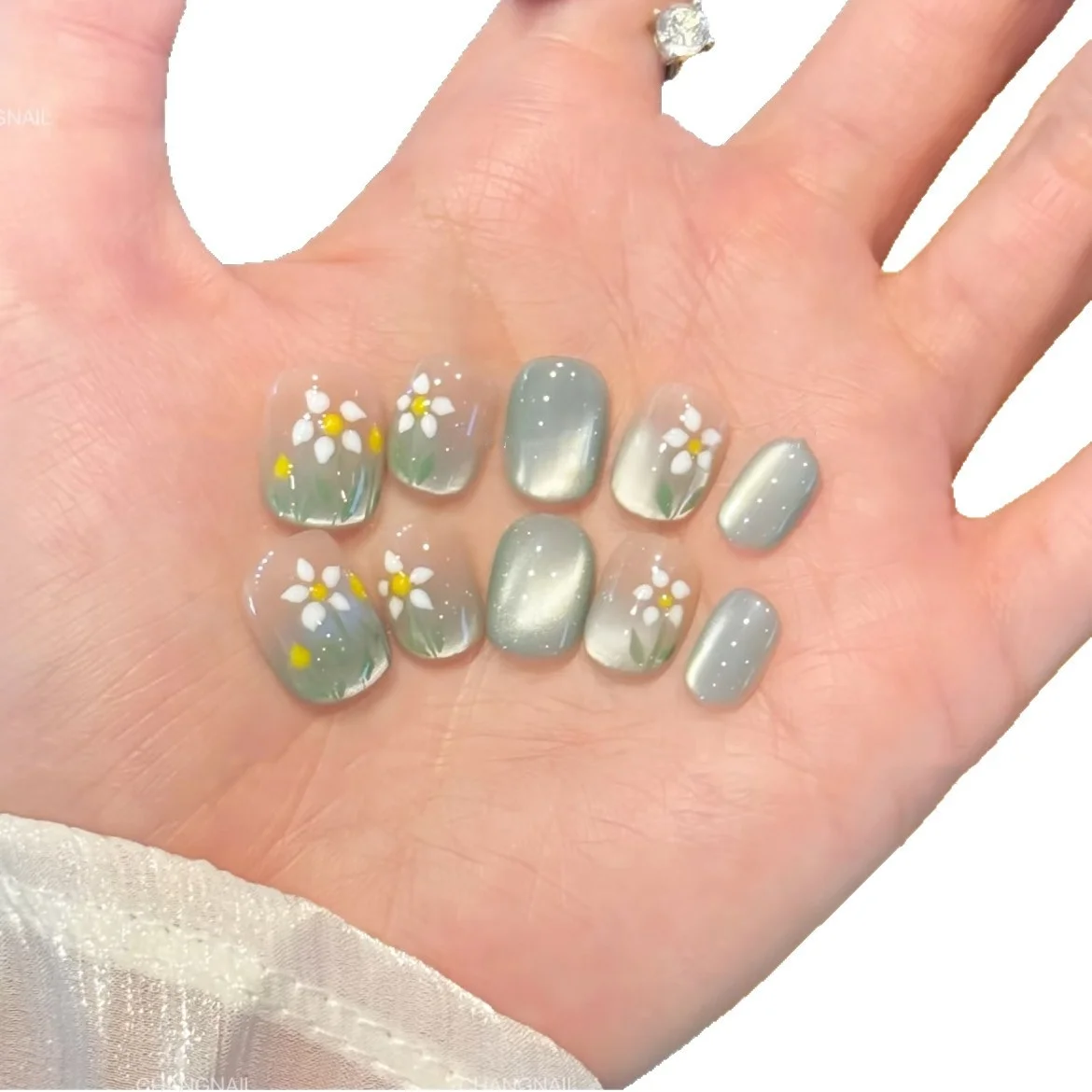10枚入り ハンドメイド 光沢 プレスオンネイル - ショートバレエシェイプ グリーンキャッツアイ 花柄デザイン 再利用可能 フェイクネイル 女性と女の子向け