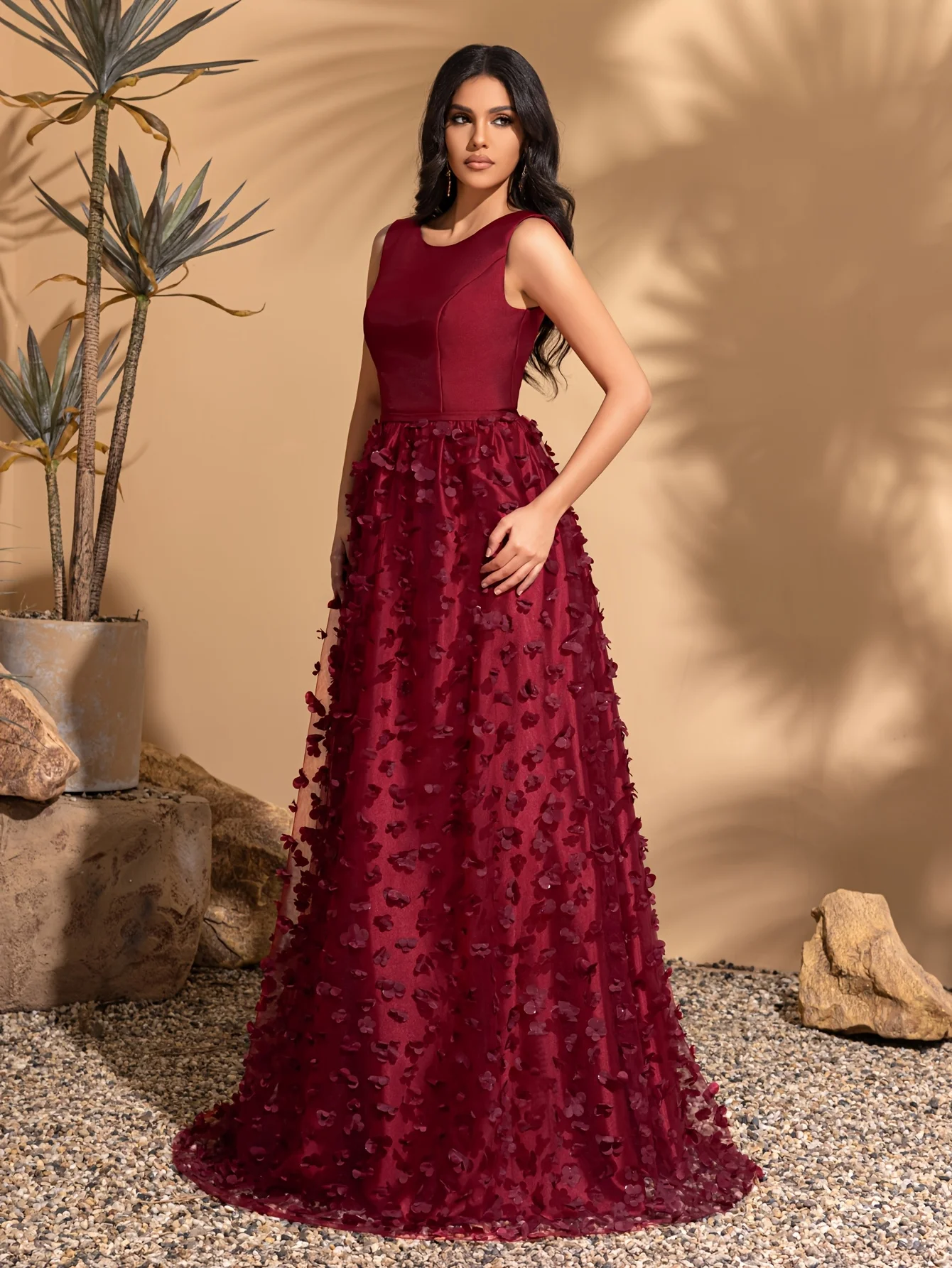 Robe trapèze en satin, col rond, sans manches, embellissement floral