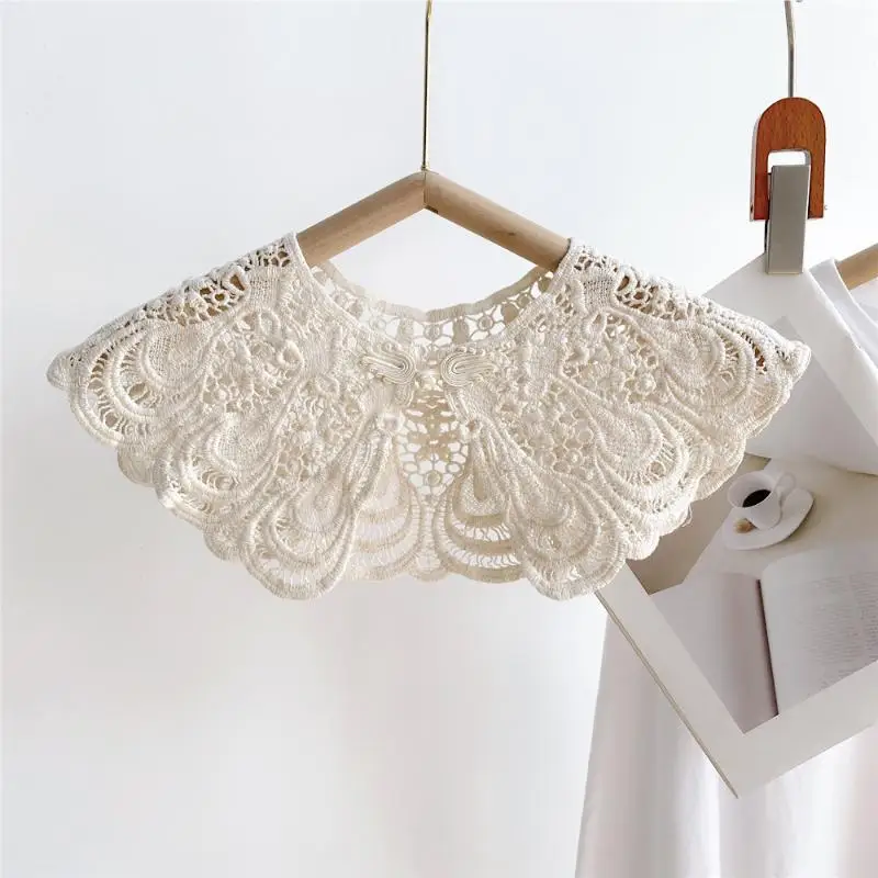 Eleganter Cape-Spitzenkragen, Umhang, gestrickter Schal, koreanischer Stil, ausgehöhlte Häkelblumen-Schals, Kleidungsdekoration – Detail 2