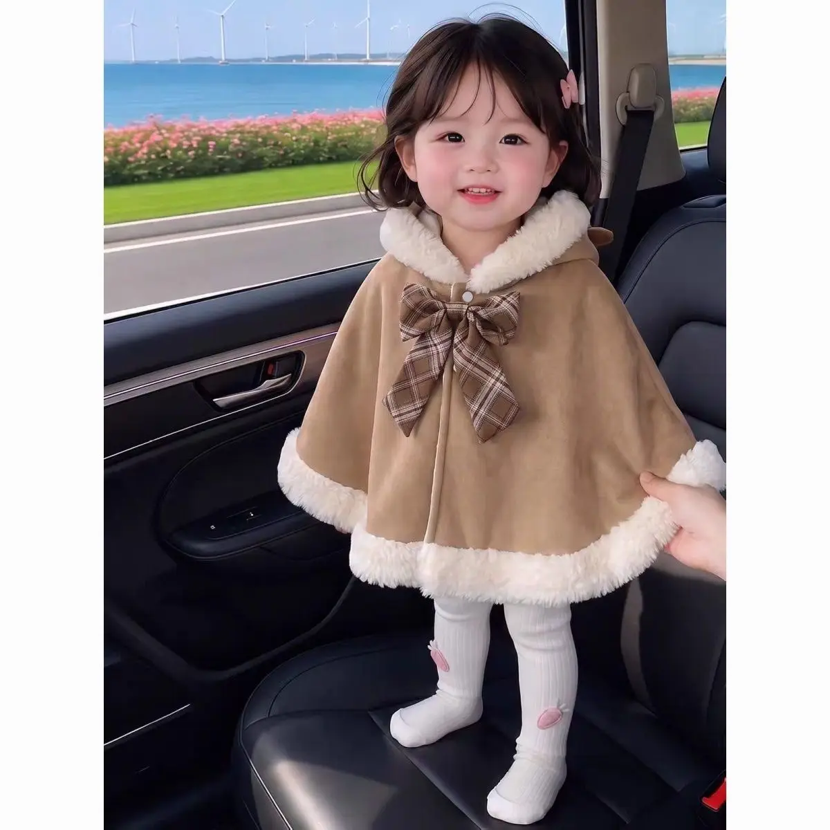 Cloak autumn and winter outerwear baby girls going out with fleece cloak, windproof hug, princess baby girl shawl for warmth