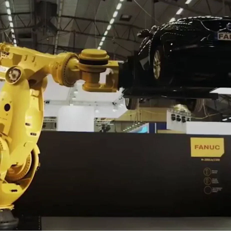 Industrial Robot  R-1000 iA 80H Handling Robot With Robot Fixture and Gripper Vacuum Sucker For Goods Handling