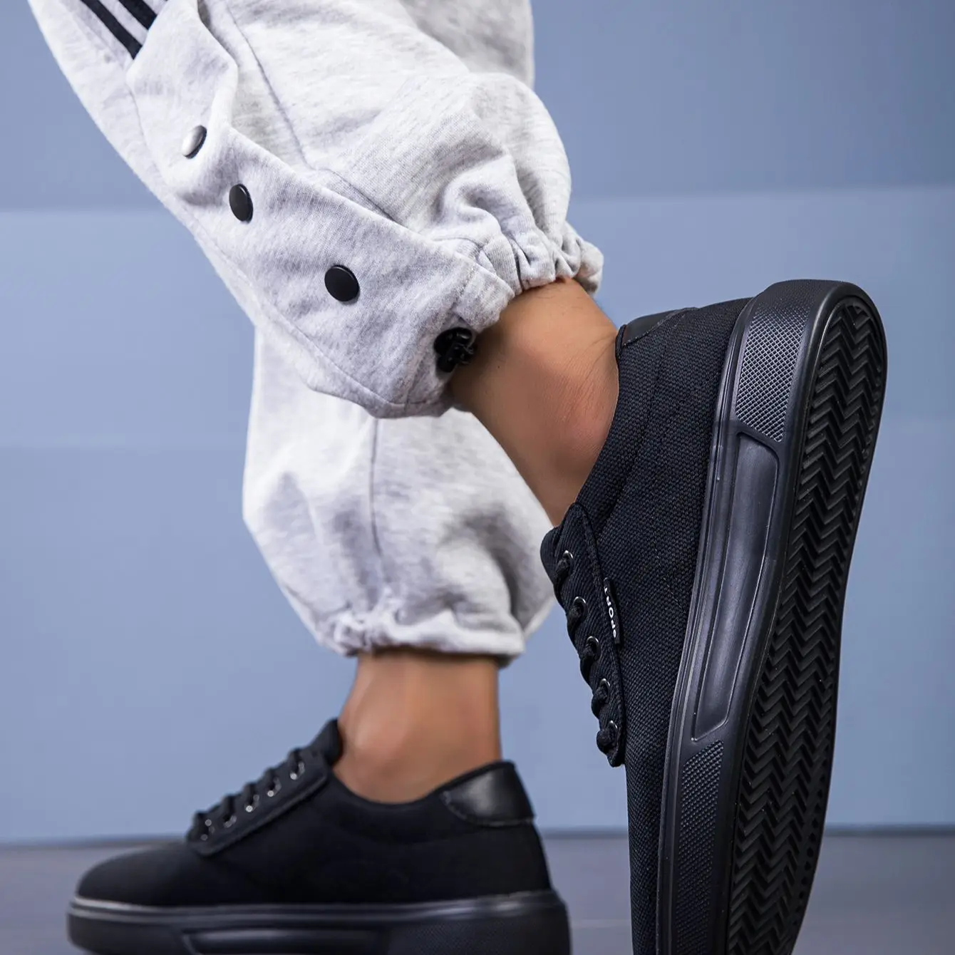 Men Wide Width Black Skate Shoes Breathable Athletic Sneakers Comfortable Work Commute Footwear for Fat Feet