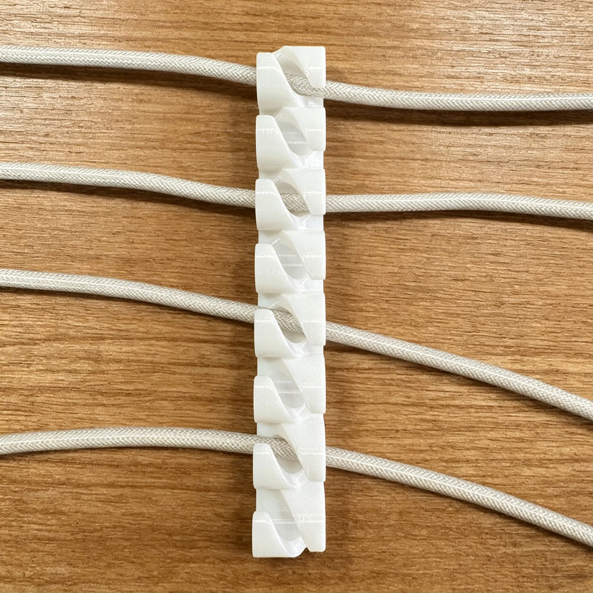 Desktop Cable Organizer, No-Drill Data Cable Holder, Anti-Tangle Charging Cable Organizer