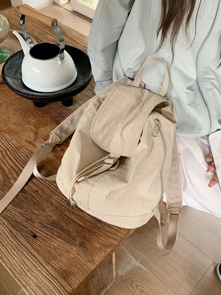 Tas Ember Serut Korea untuk Wanita Ransel Kapasitas Besar Ransel Nilon untuk Perjalanan Ringan Tas Selempang Tas Harian