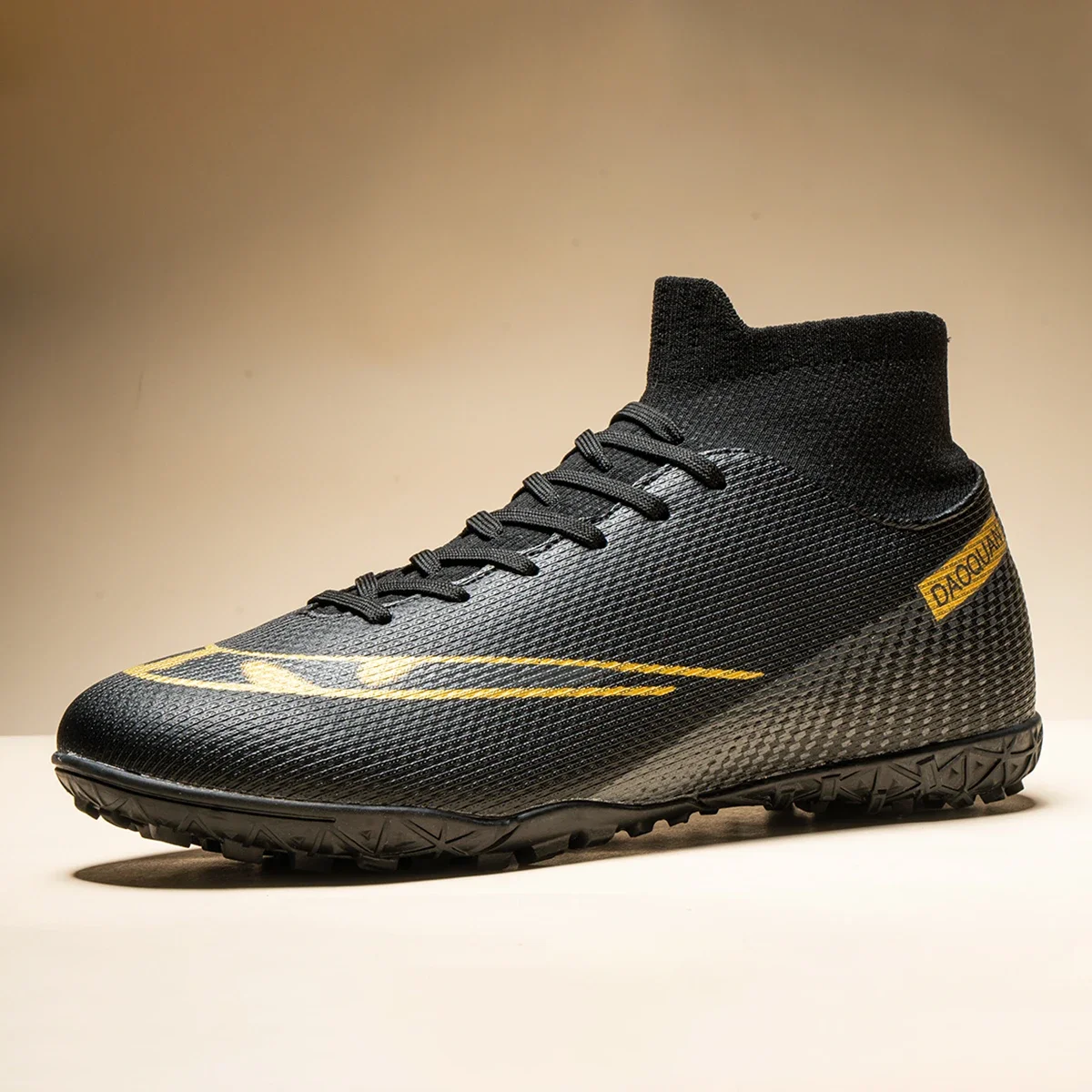 รองเท้าฟุตบอลหุ้มข้อคุณภาพสูง พร้อมปุ่ม TF และปุ่ม FG แบบยาว มีให้เลือกสองสีสำหรับทั้งผู้ชายและผู้หญิง