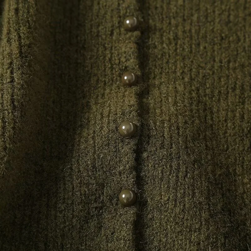 KEYANKETIAN 2024 New Launch Women Army Green Knit Top Spring Simply Single Breasted  V-Neck Loose Wool Blend Short Sweater