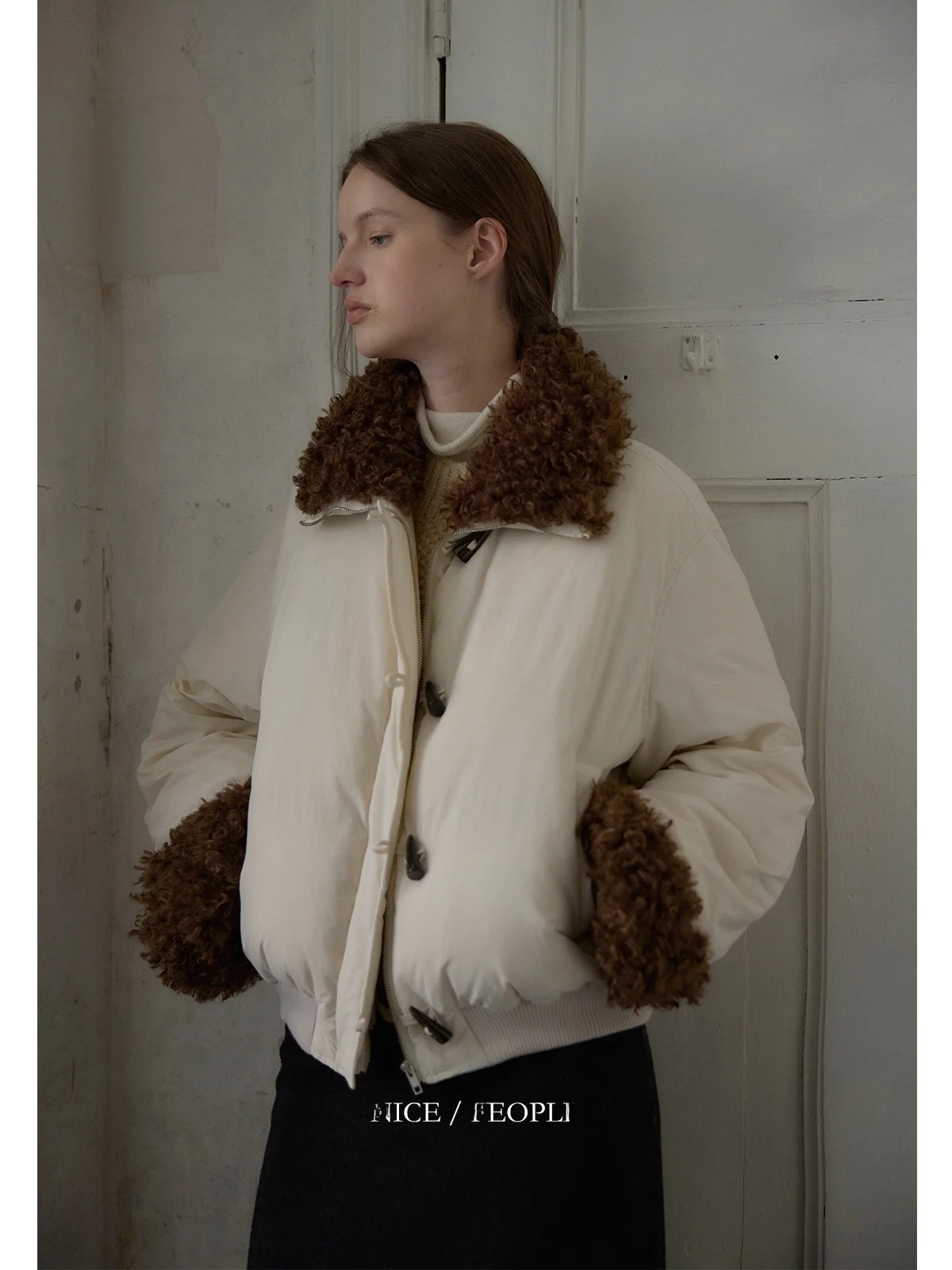 

Traceable Nice People 2026SS Short Puffer Jacket 90 White Duck down Color Block Fur Collar Button Bubble Coat Warm Casual Style