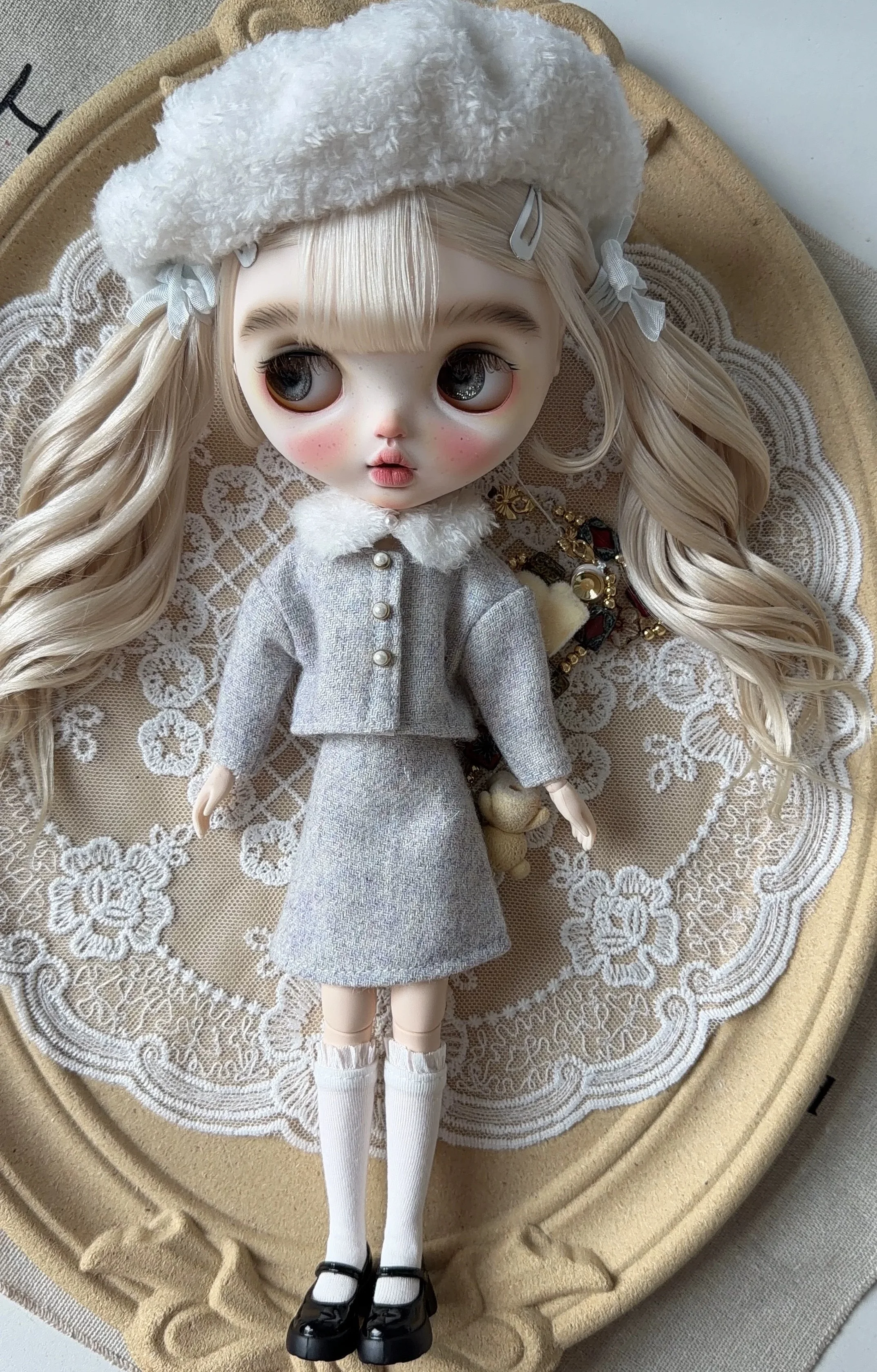 

ICY DBS Blyth Doll Clothes Accessories Little Fragrance Plush Collar Grey Jacket+Short Skirt Set For 19 Joint OB24 Doll Dress Up