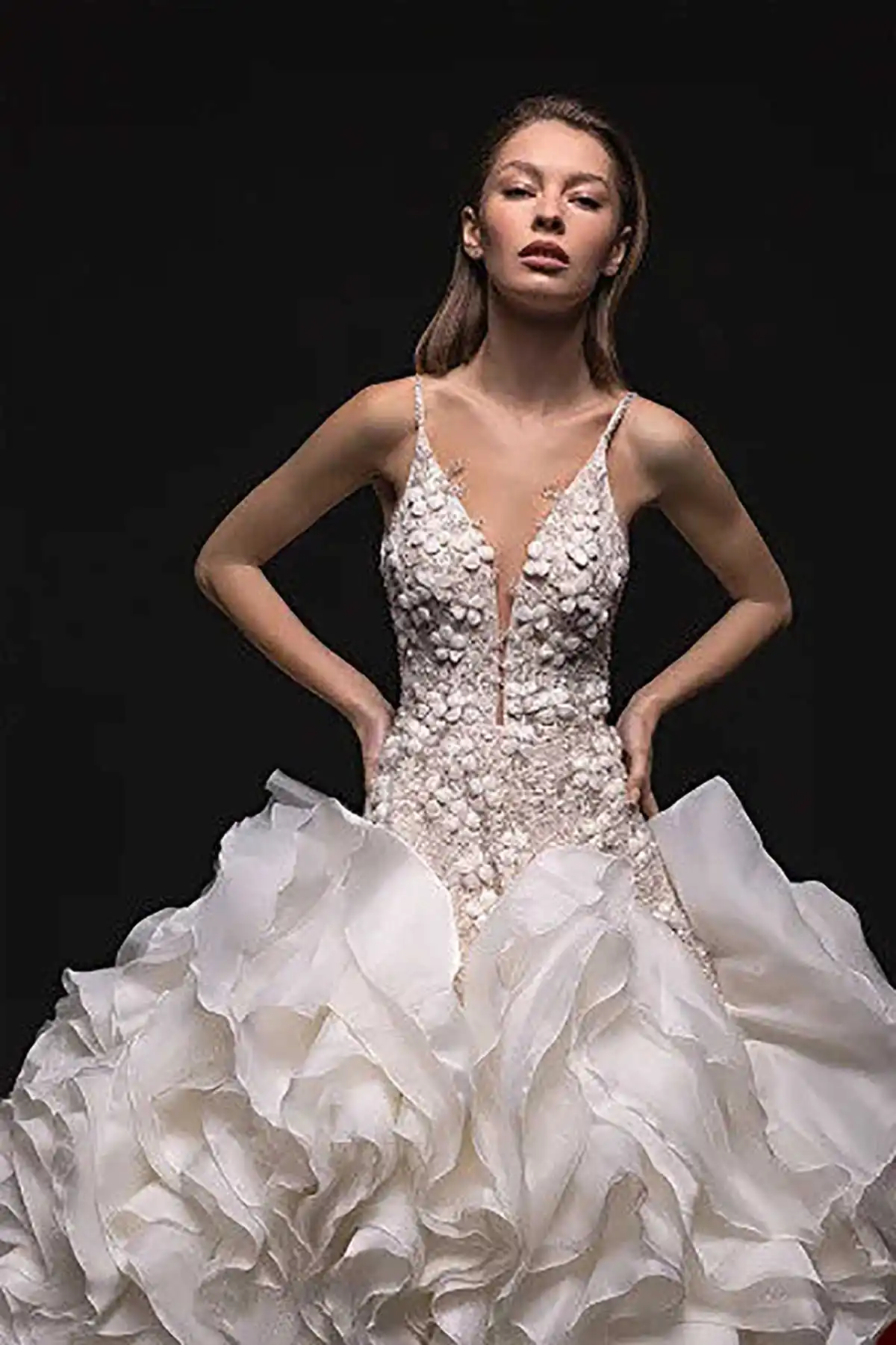 น่ารัก Sheath ชุดแต่งงานชุด Ruffles ดอกไม้ลูกไม้ V คอชุดเจ้าสาวขนาดใหญ่ Vestidos De Novia ขนาดที่กําหนดเองสี