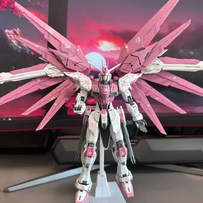 HG 1/144 Freshman Freedom ZGMF-X10A, Modelo de Mecha para Armar, Figuras de Acción, Esquema de Color Flor de Cerezo, Juguete para Niños, Regalo, Decoración