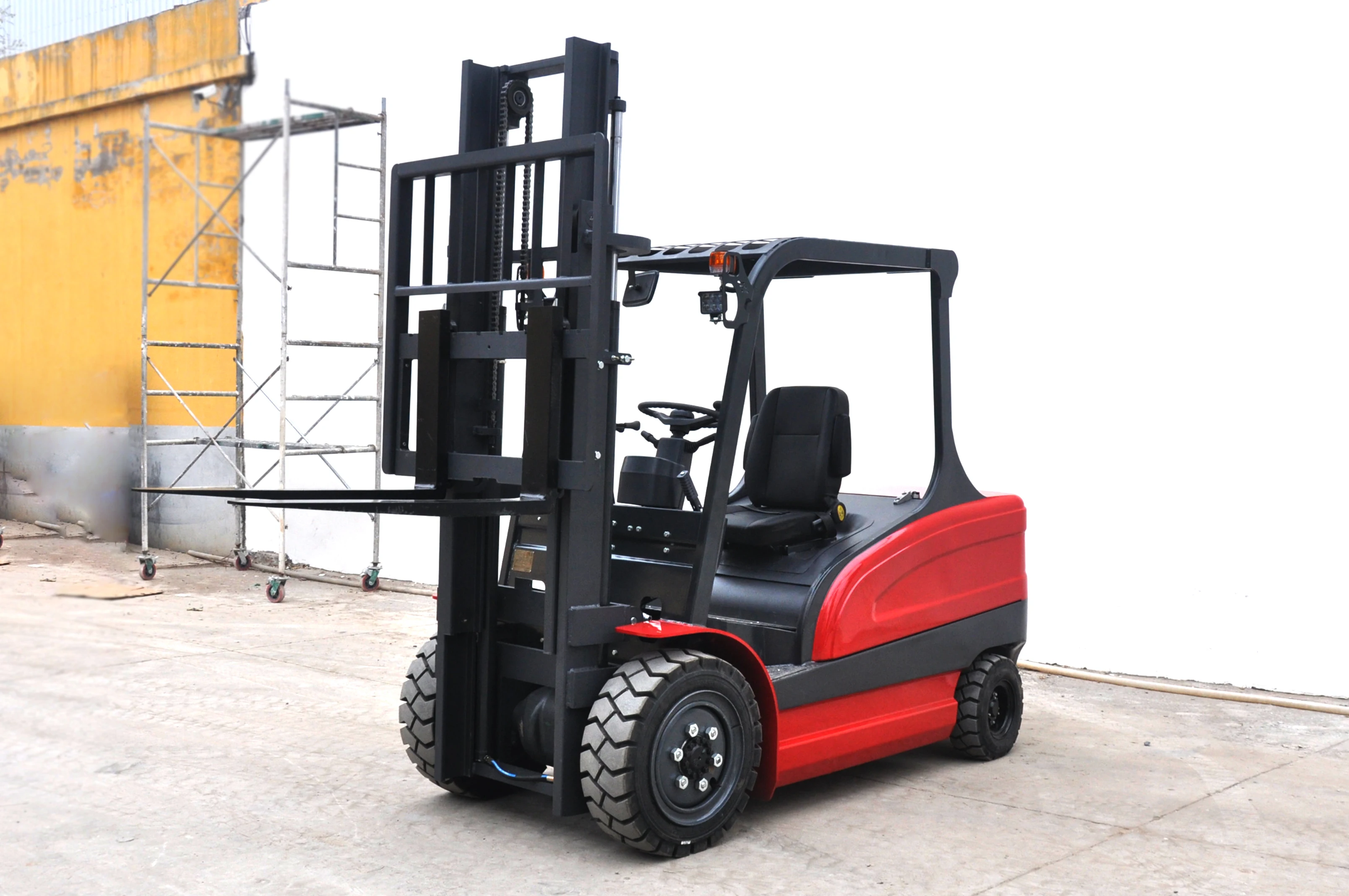 2T Long Range Electric Forklift with High Capacity Battery, 10hr Operation