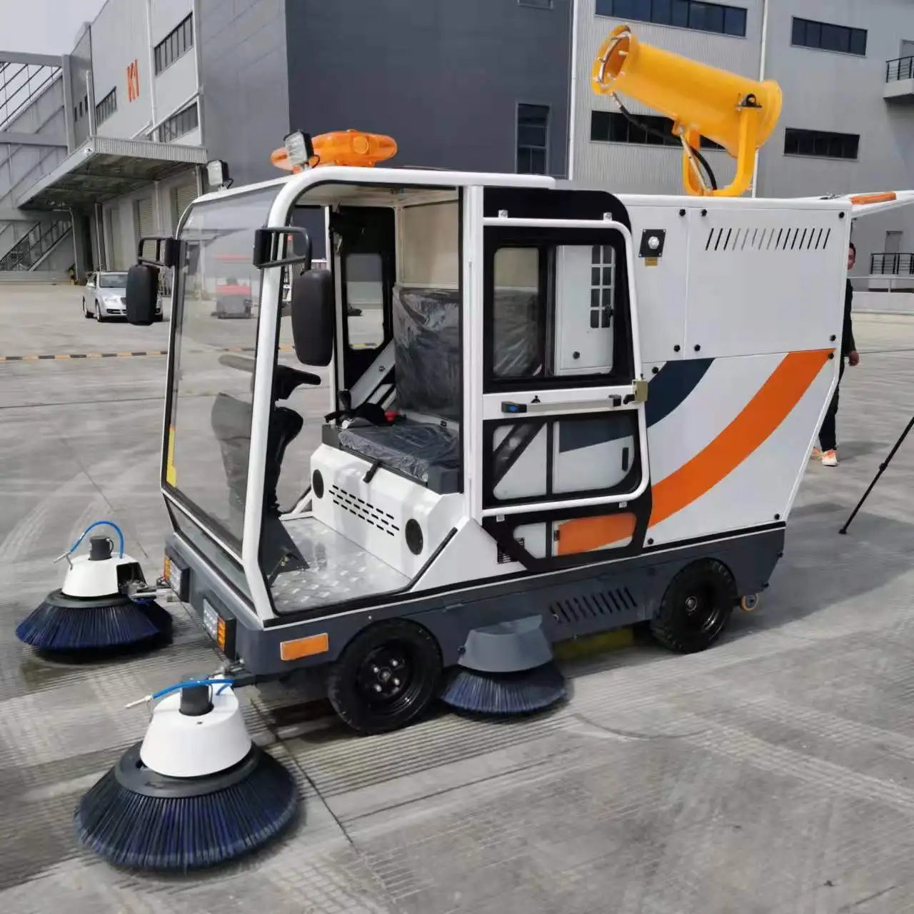

48V Working 6 Hours Sweeping Width 1250mm Road Cleaning Electric Street Ride on Loader Sweeper