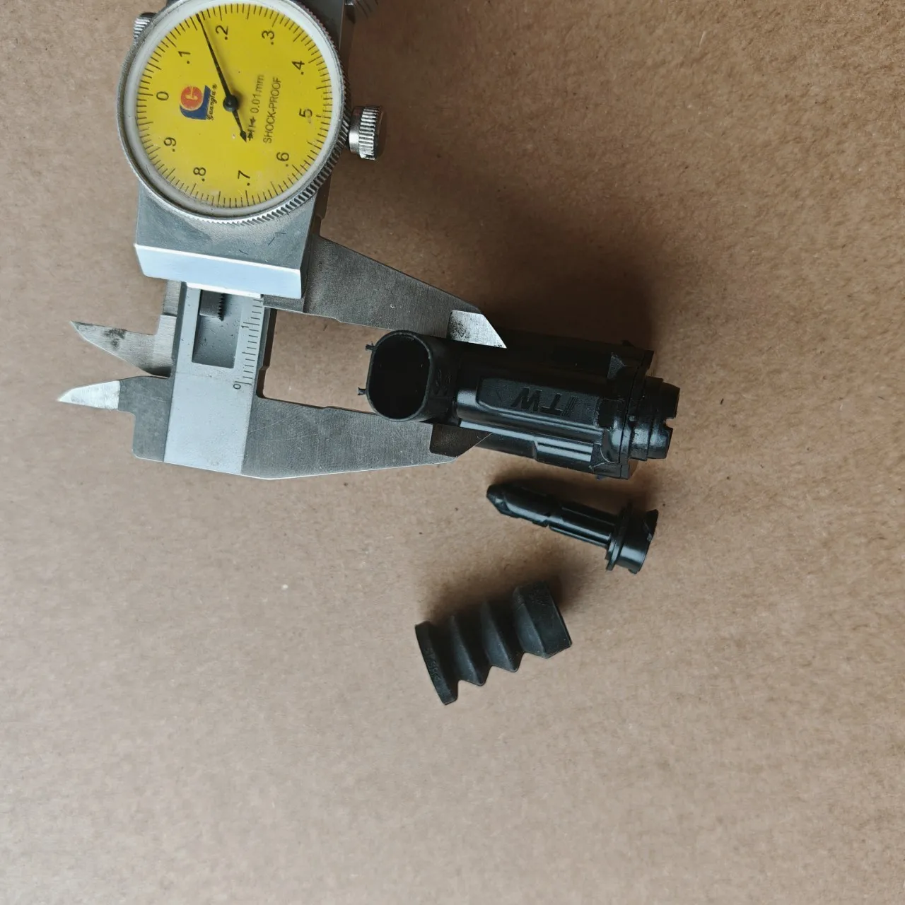 Car Fuel Tank Filler Motor Fuel Tank Cap Switch Buckle Door Lock Motor Latch  For BMW X1 X2 X3 X4 X6