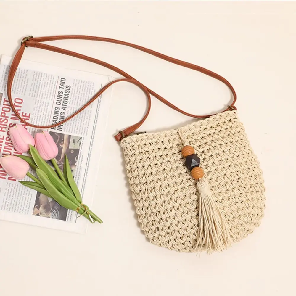 Women Beach Shoulder Purse All-Match Handbag Small Straw Crossbody Bag with Tassel Weave Clutch Bag