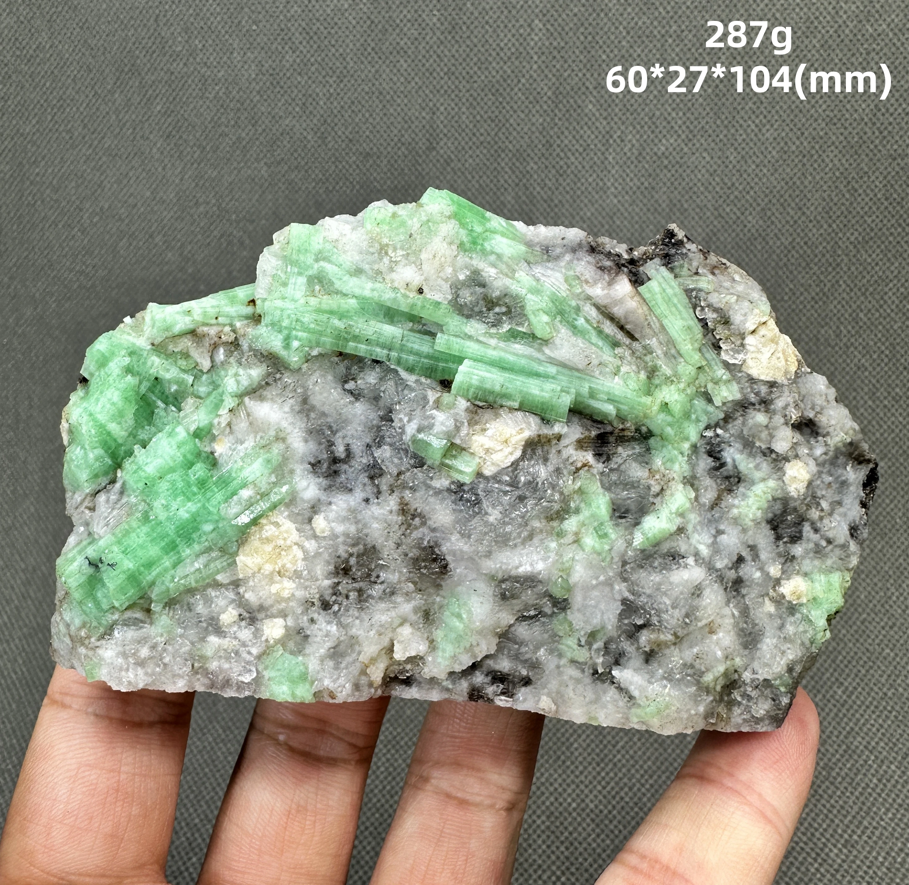 عينة معدنية من الزمرد الطبيعي + بلورات كوارتز شفاء وأحجار كريمة صخرية #6