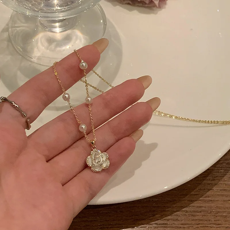 Fashion Camellia White Rose Necklace Light Luxury Niche Pearl Ladies Small Fresh Sweet Rose Flower Collarbone Chain Pendant Gift
