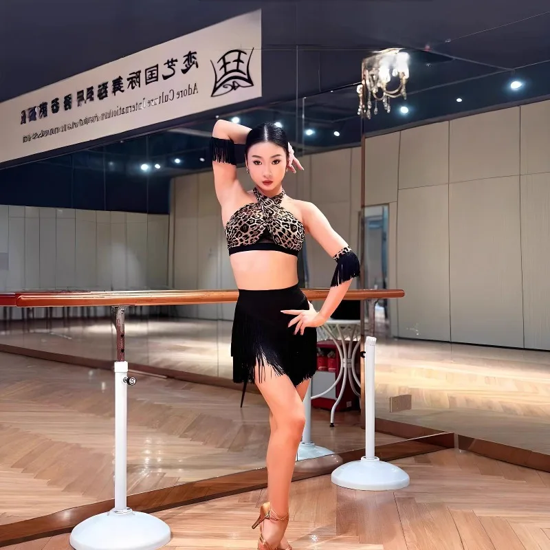 Costume de danse latine personnalisé pour femmes, tenue d'entraînement, imprimé léopard, haut à licou noir, jupe à franges, vêtements de compétition, robe pour femmes