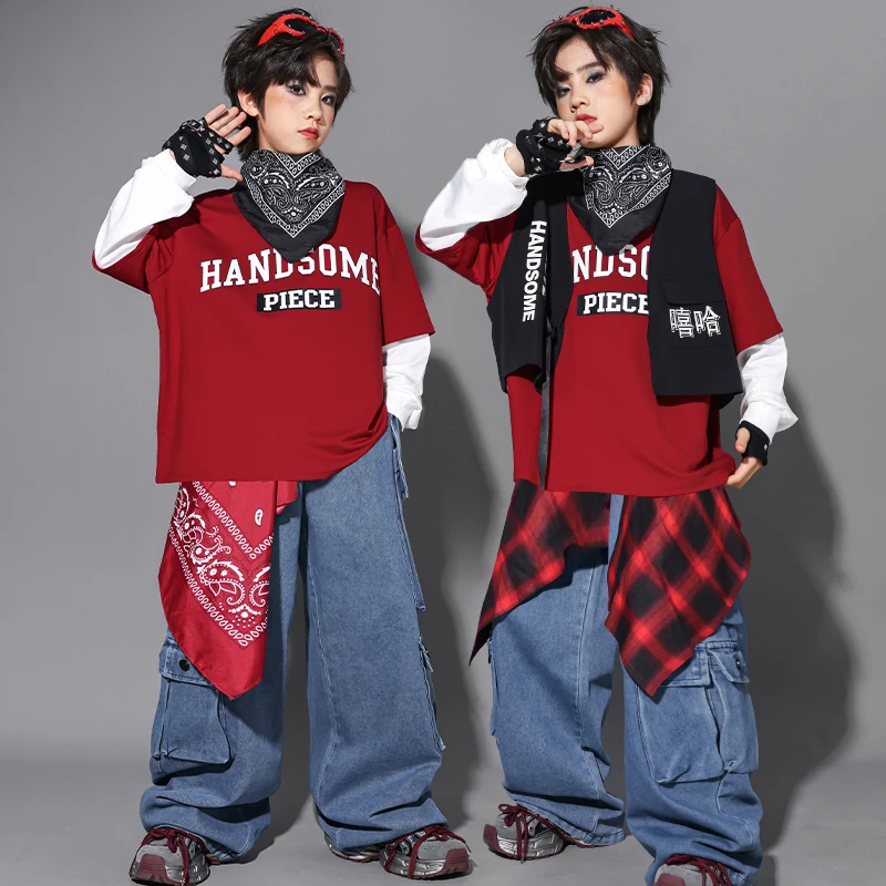 

Костюм в стиле хип-хоп для мальчиков, коллекция 2024, детская одежда для джазовых танцев, красный топ, джинсовые штаны, одежда для уличных танцев, сценическая одежда AMY2873