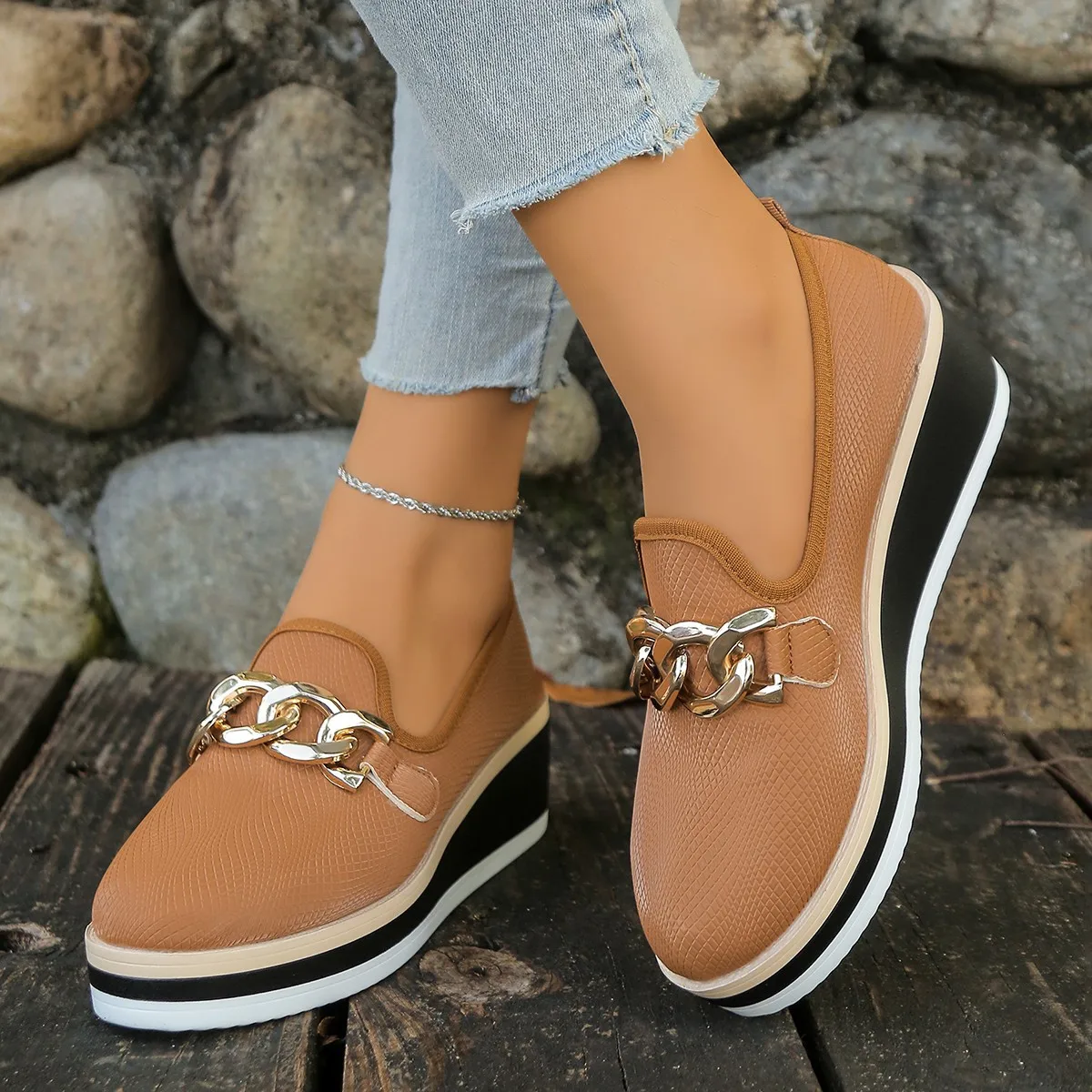 Metal Chain Slope Single Shoes for Women 2025 Autumn New Large-sized Thick-soled Cake Women's Shoe Loafers, Fashionable Loafers