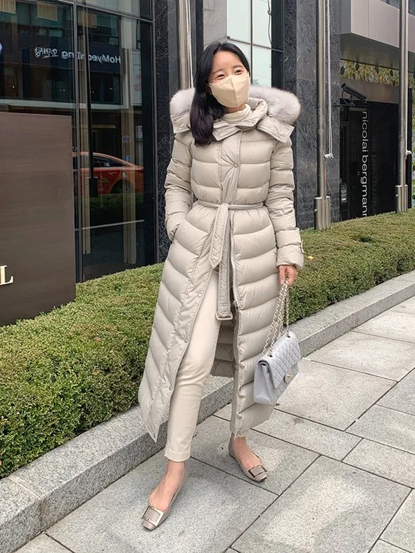 

Зимняя утепленная пуховая куртка 500 г, длинная, белая, с наполнителем из перьев, защита от холода, корейский стиль, приталенный крой, женская, модная, для поездок на работу, ветрозащитная