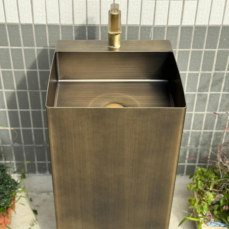 Zhuang retro bronze outdoor stainless steel column basin villa courtyard floor-to-ceiling wash basin