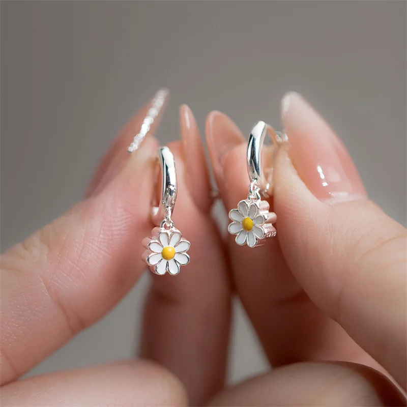 

Korean Exquisite Small Daisy Flower Drop Earring for Women Girl Fashion Charm Minimalist Sunflower Earrings Summer Jewelry Girls