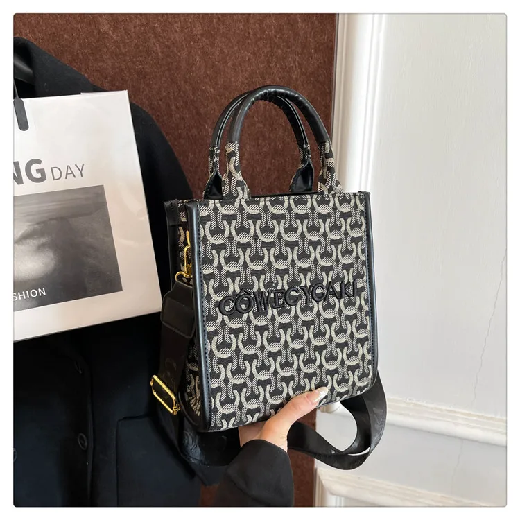 

Сумка-ведро с монограммой 2025 года — сумка через плечо и через плечо, стильная водонепроницаемая сумка для женщин, модная дизайнерская сумка, уникальная текстура