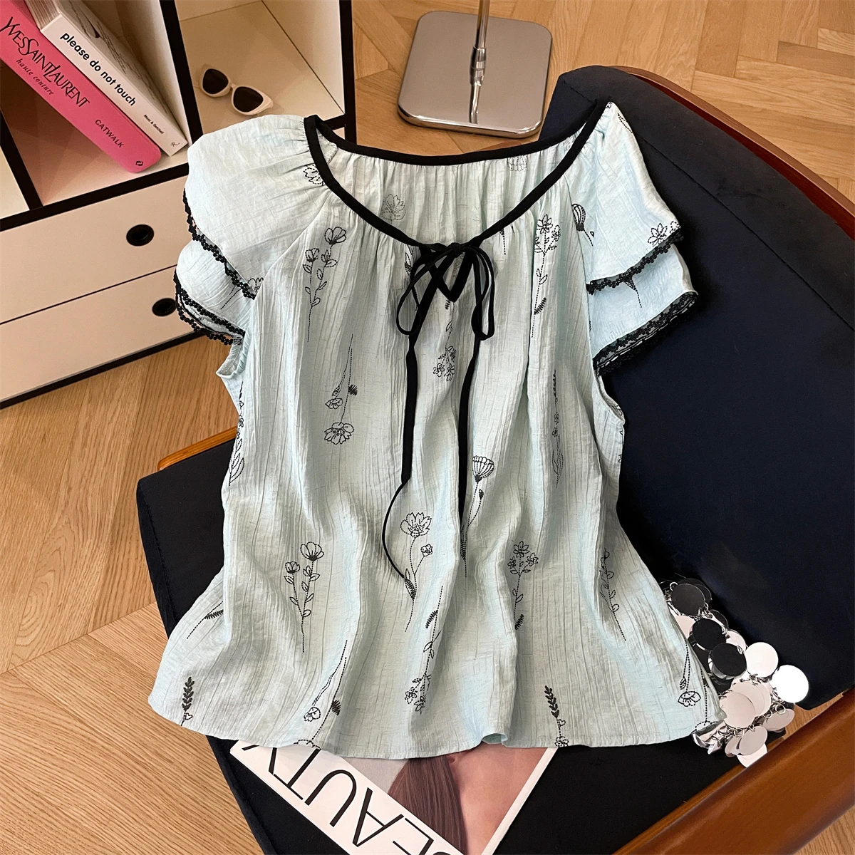 Estilo francês retro contraste cor jacquard camiseta feminina verão chique rendas até camisa de manga curta nova moda versátil solta topos