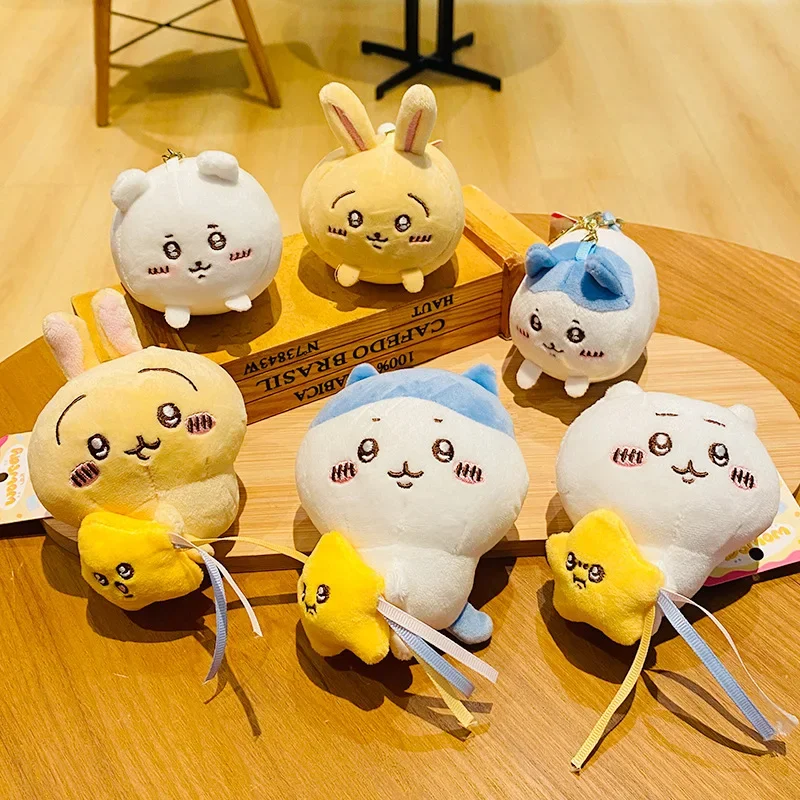 Chiikawa japonés de dibujos animados de peluche Xiaoba Usac colgante creatividad Jiikawa llavero Linda muñeca coche colgante tapones para los oídos tapa Accesorios