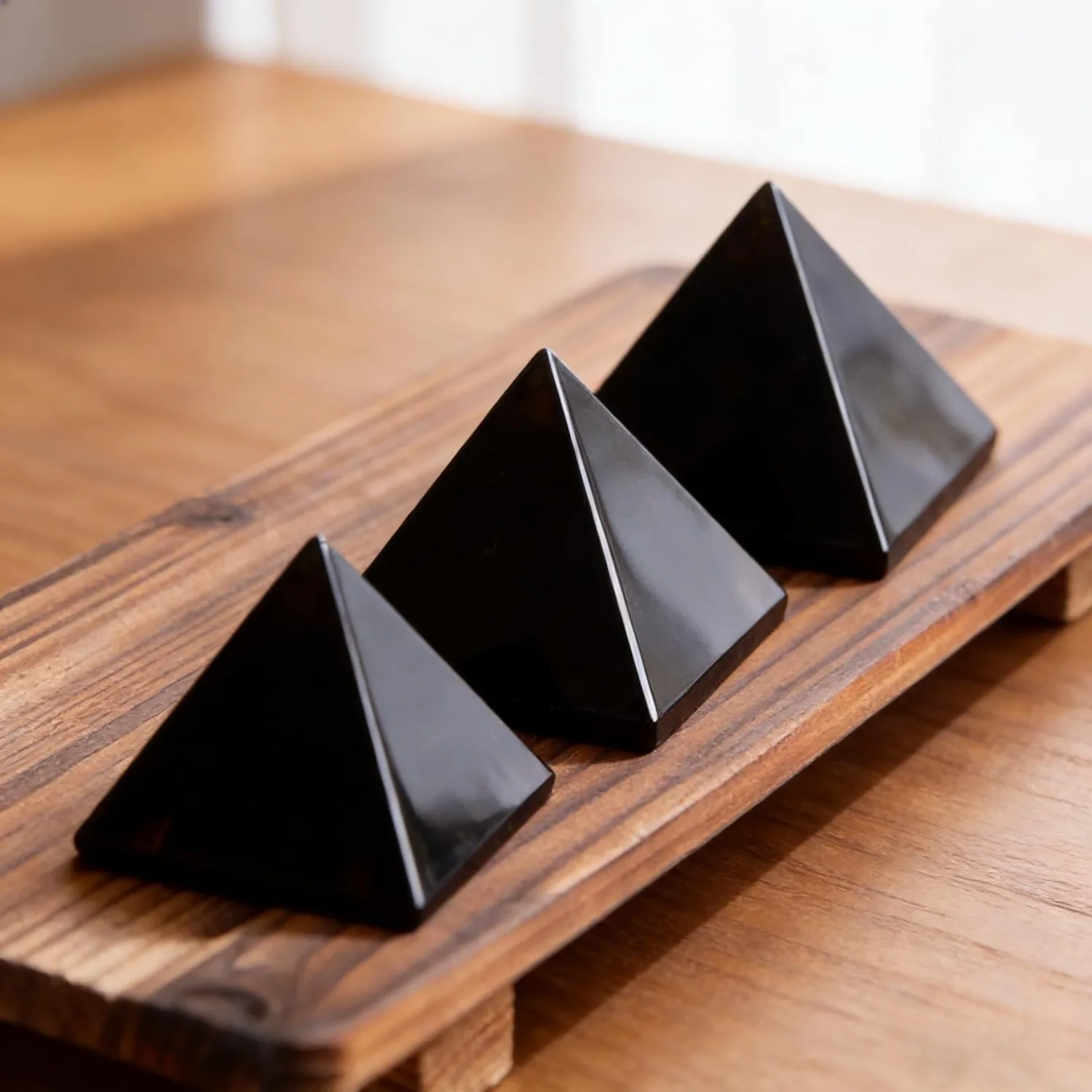 1pc Natural Black Obsidian Pyramid Carving, Hand Polished Shiny Surface, Suitable Gifts for Home Decor, Friends During Holidays