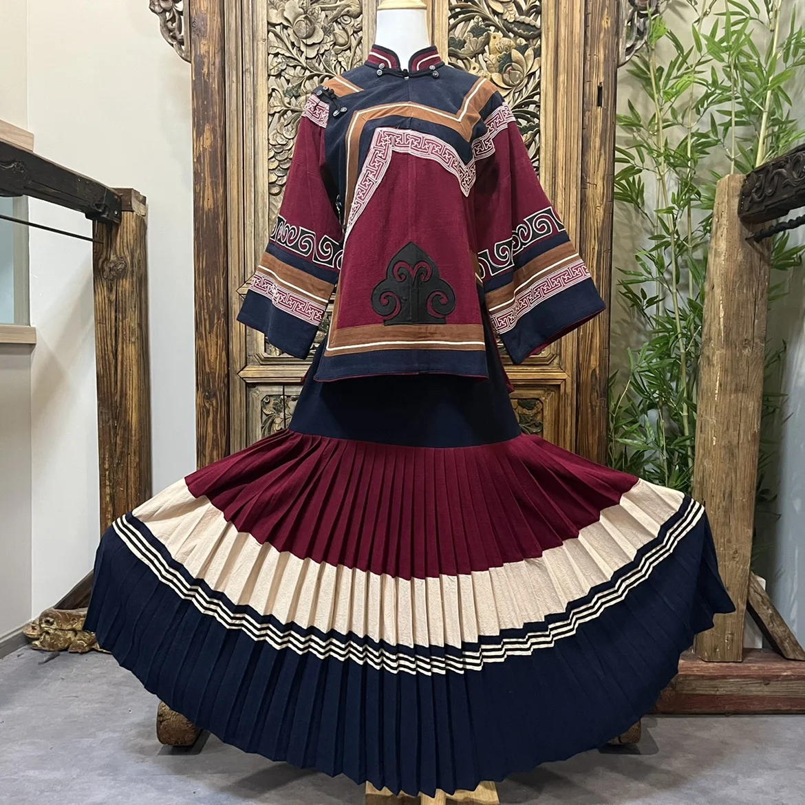 

Chinese Ethnic Minority Style Yi Liangshan Style Fashion Trendy Suit Clothes and Dresses Complete Set Tibetan Dress Womens