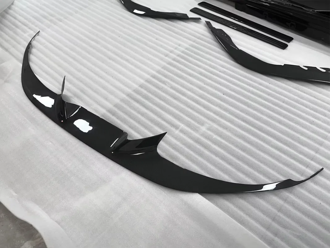 F8 OEM Style Auto Parts Dry Carbon Fiber Automotive Accessories Front Bumper Front Spoiler Front Lip for F8