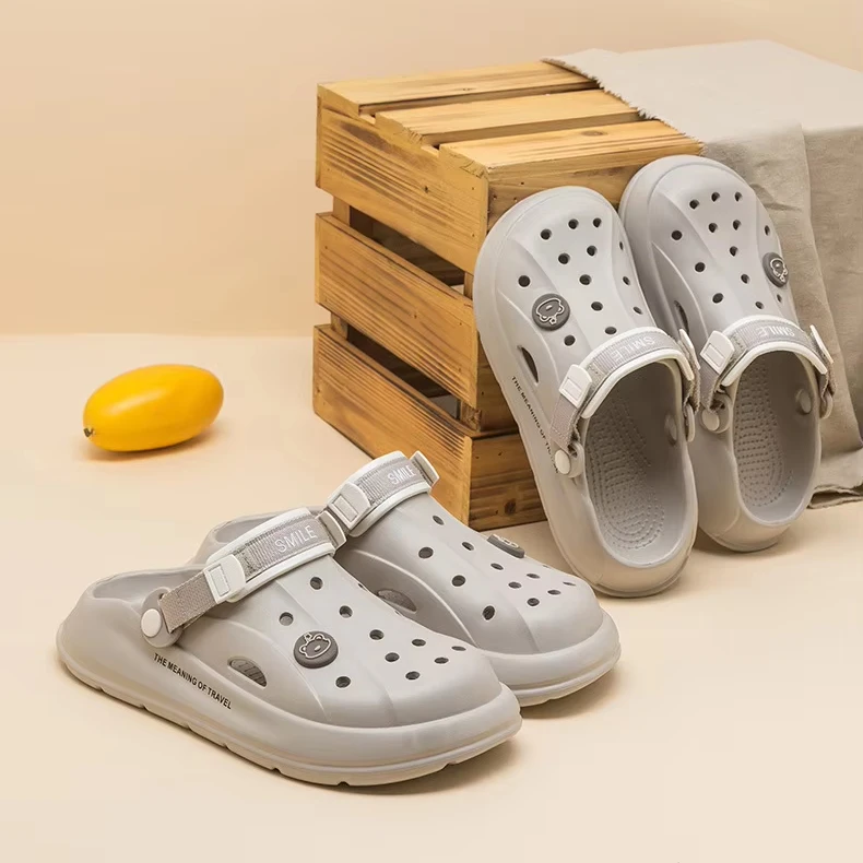 Couple EVA Garden Shoes Anti-Slip Women Beach Flat Clogs Hight Quality Women's Mules Popular Fashion Slippers Men's Beach Shoes
