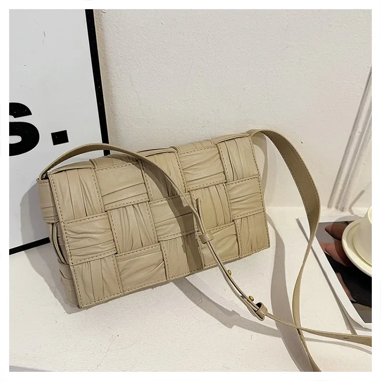 2025 Woven Straw Tote Bag Oversized Crossbody & Shoulder Bag Women Diamond Quilted Beach Vacation Everyday Essential Bestseller