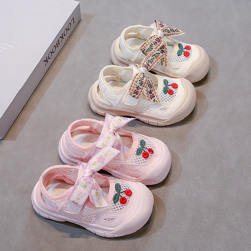 YUYIN 2026 New Children's Casual Sandals for Girls Fashionable Korean Style Soft Sole Non-Slip Multifunctional Hollow Sandals