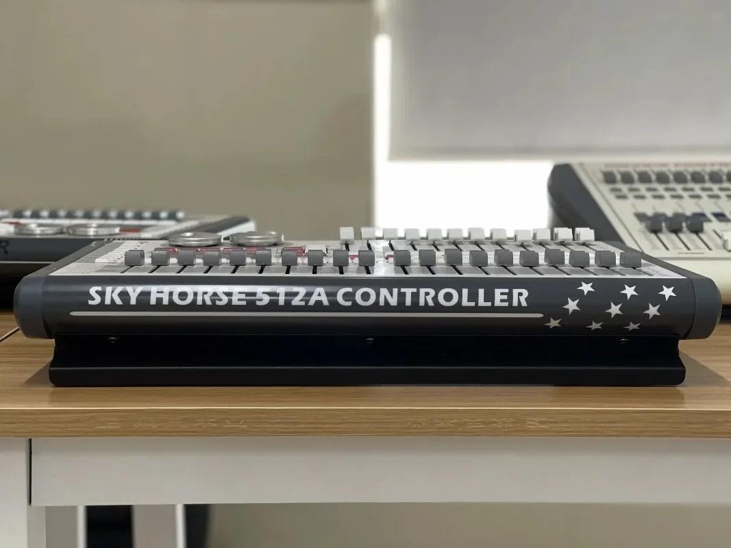 Professional Mini Pearl 512A Stage Light Controller Stage Moving Head DMX 512 Lighting Console With Flight Case Packing