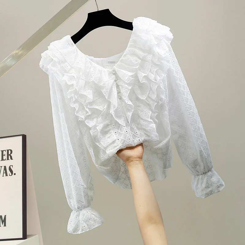 

Повседневная блузка с вышивкой и вырезами, рукава-колокол, V-образный вырез, корейский стиль, приталенный крой, смесь хлопка и полиэстера