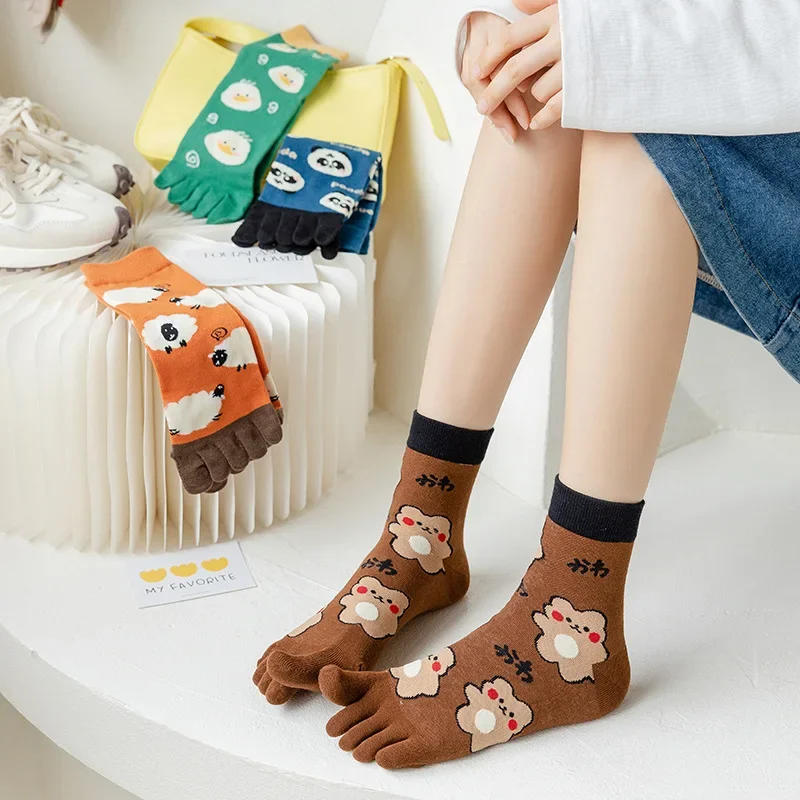 New five-finger ladies breathable sweat-absorbing mid-tube split-toed socks cute cartoon student girl socks