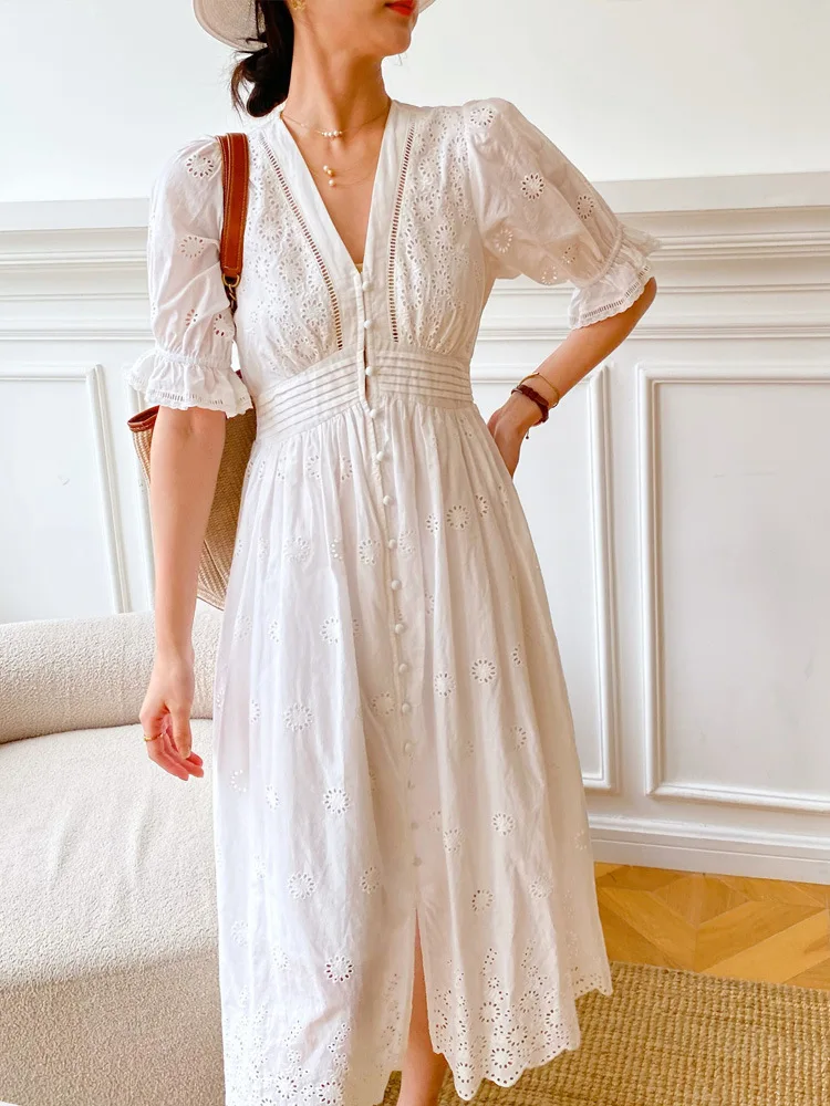 Spring/Summer New Embroidery Dress French Holiday Hook Flower Hollow White Dress Ladies Celebrities V-Neck Mid Length Dress