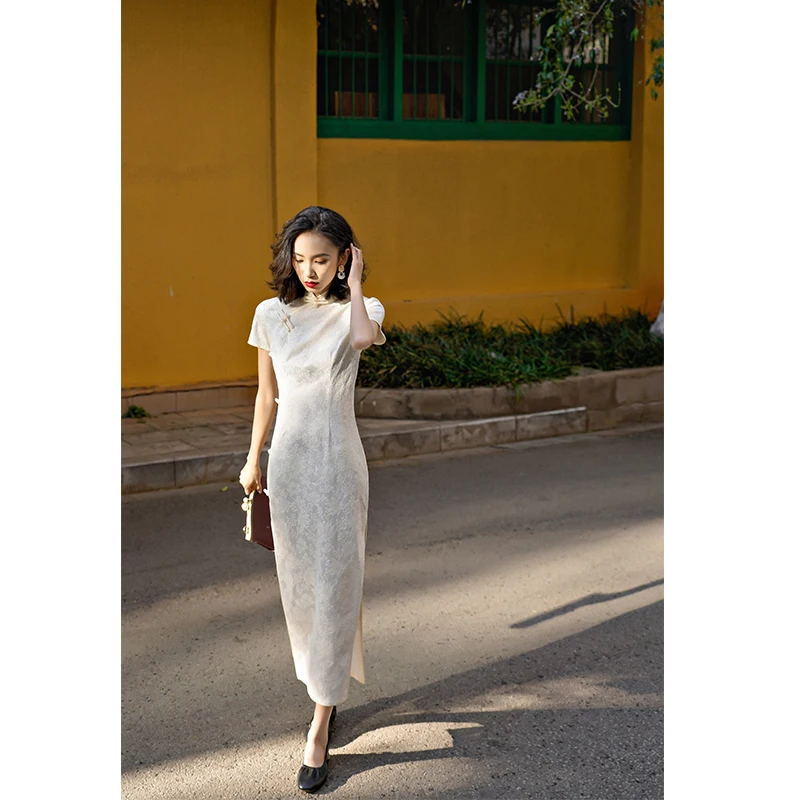 

Белый длинный комплект из двух предметов Qipao Dr Young Sle: повседневный летний наряд с высоким разрезом, коротким рукавом и вышивкой в ретро-стиле для девочек-подростков