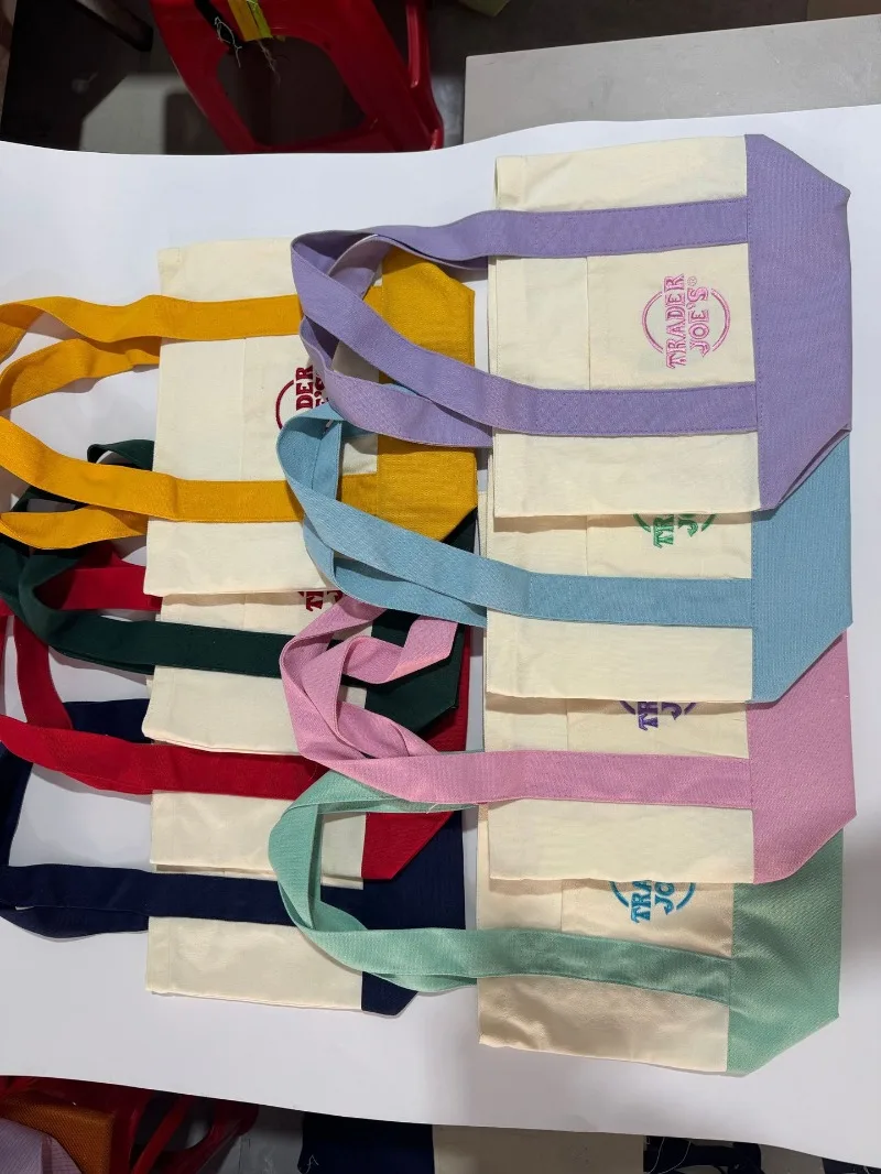 Sac en toile publicitaire et d'entraînement, portable, avec fond, en coton, pour le shopping, avec variété de couleurs unique et fonctionnalité de raccordement.