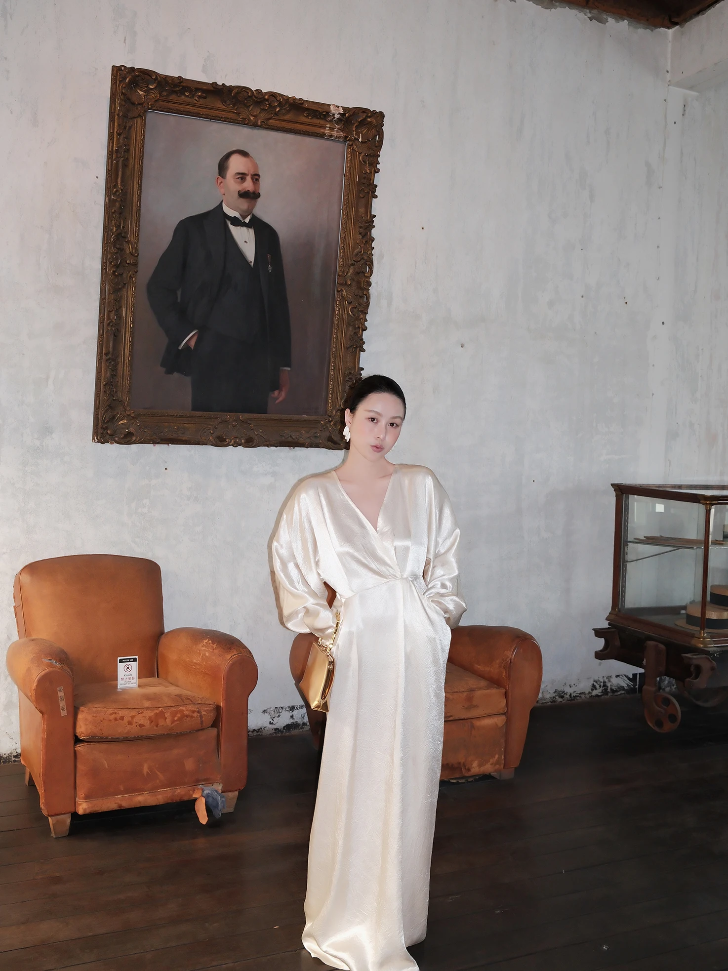 

Летнее платье Miss Zhu: Новинка, длинное, с V-образным вырезом, из ацетата, цельный дизайн, элегантное, во французском стиле, с завязками на талии, весенняя коллекция, женское платье