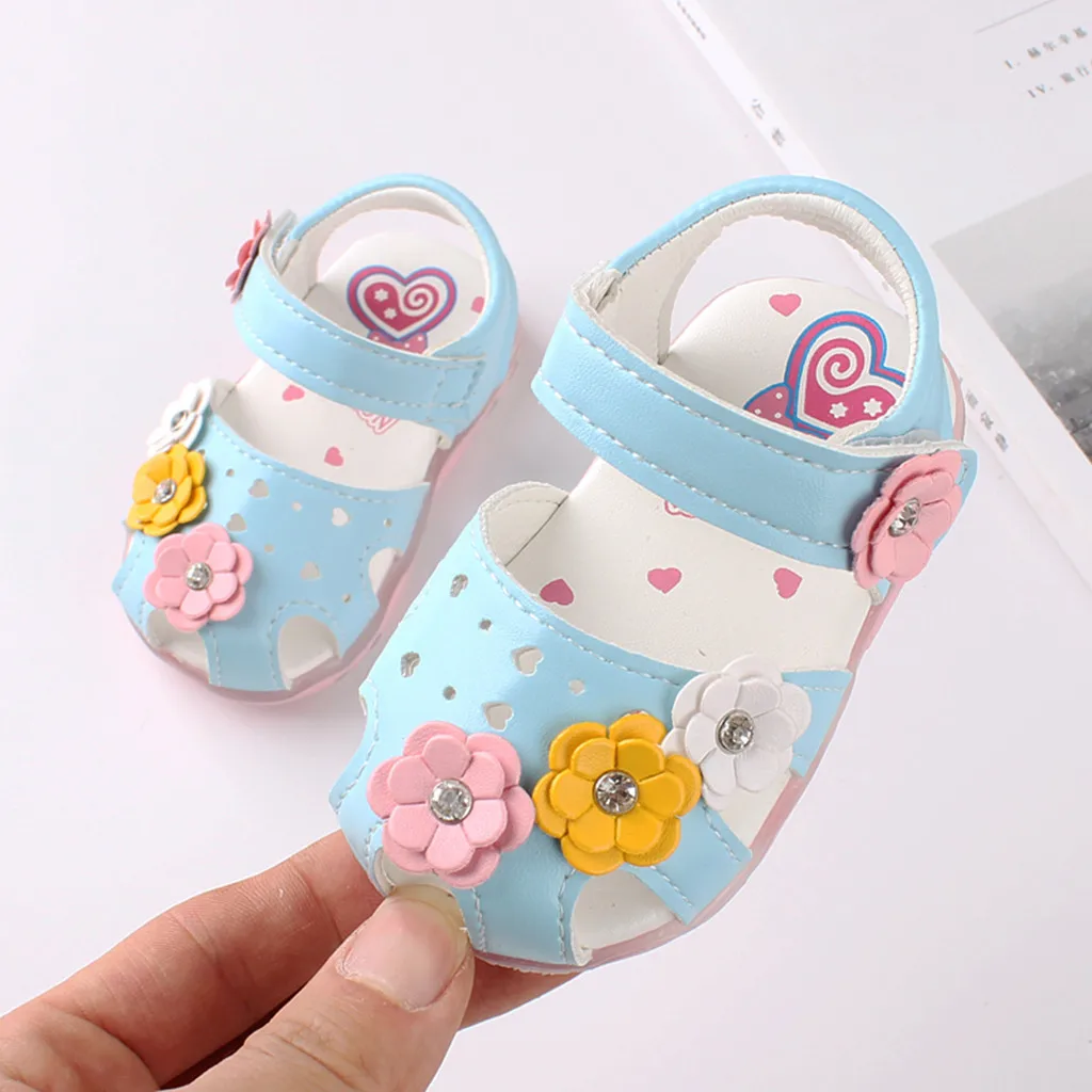 Baby Girls Led Sandals Summer Sweet Infant Toddler Shoes Fashion Flower Princess Sandals Soft Children Kids Newborn Beach Shoes